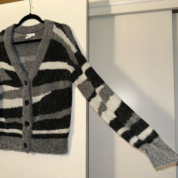 Leith Small Super Soft Button Down Cardigan Charcoal Gray White Camo Women’s EUC - Picture 4 of 10
